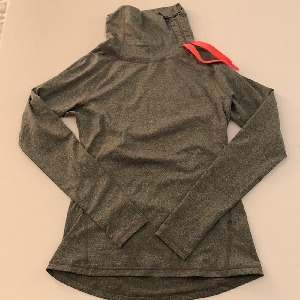 Layer 8 scrunch neck performance top, women’s S, like new